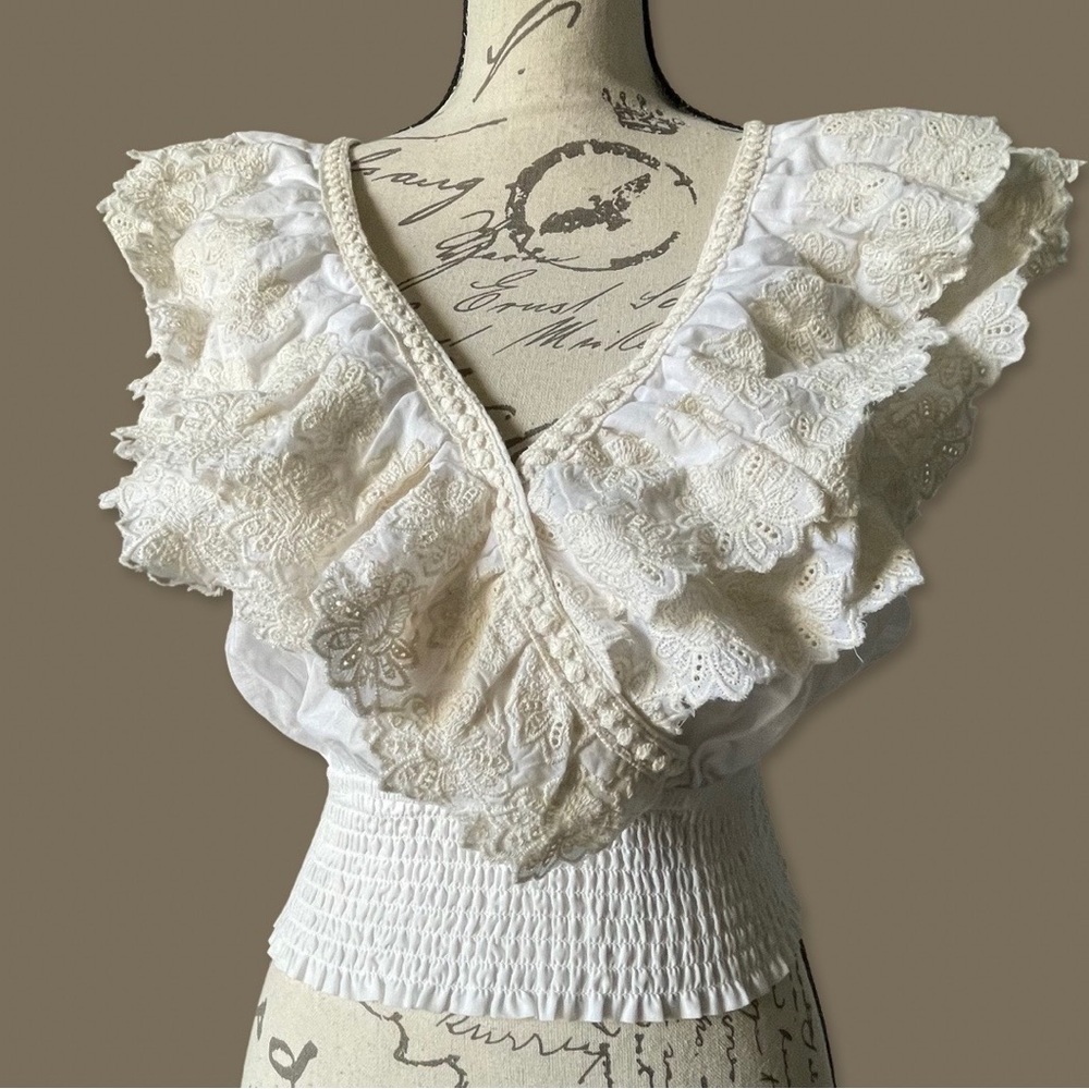 Jennifer & Grace Beige Eyelet Lace Ruffle V Neck Blouse - S - Picture 3 of 14